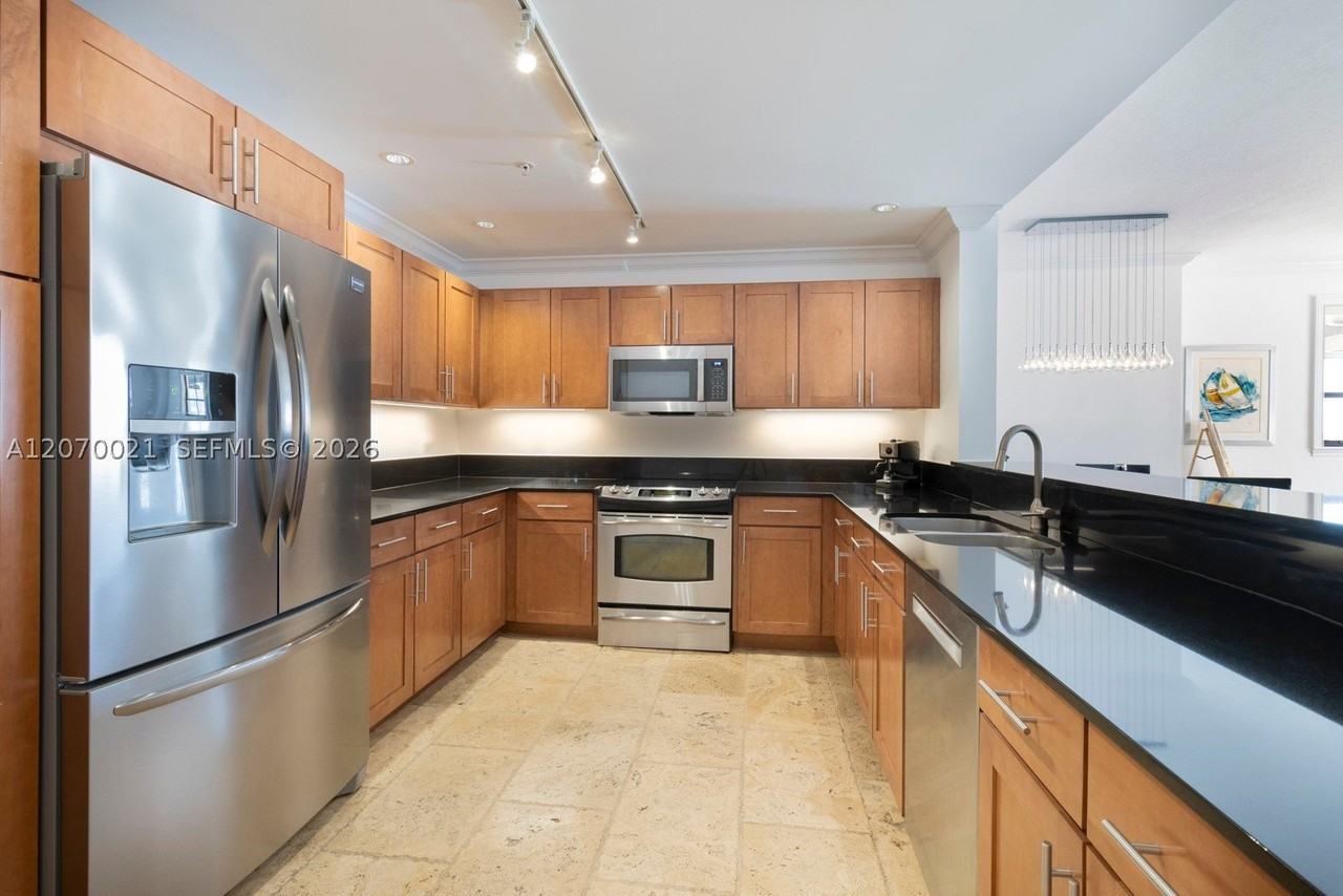 8395 Sw 73rd Ave #602 - Photo 4 of 21