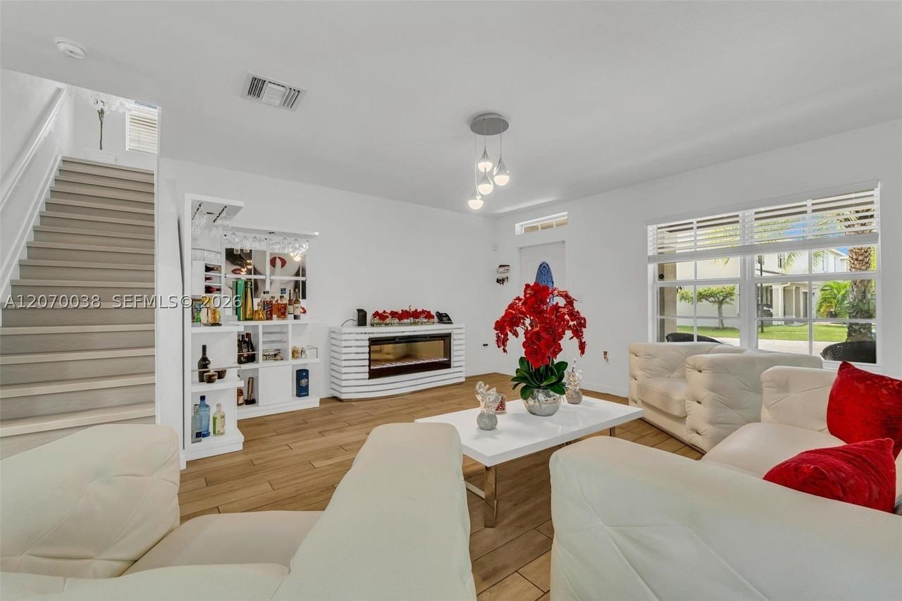 537 Ne 6th Ct #0 - Photo 6 of 42