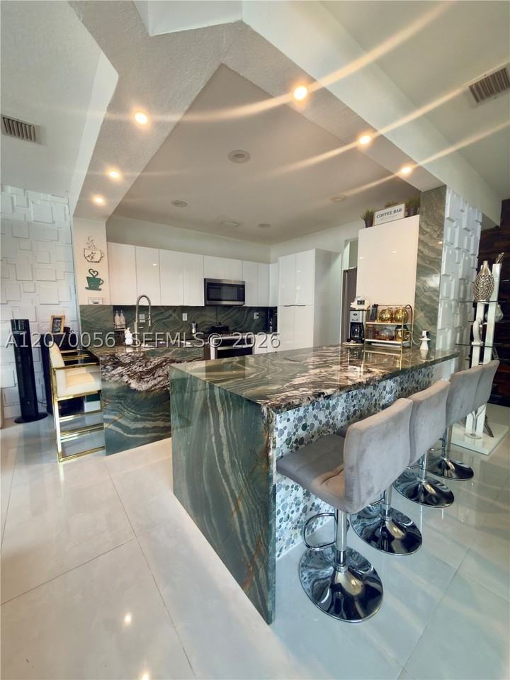 5691 Nw 125th Ave - Photo 5 of 9