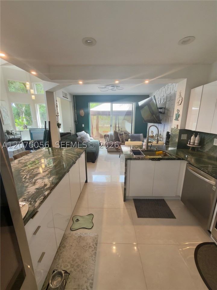 5691 Nw 125th Ave - Photo 6 of 9
