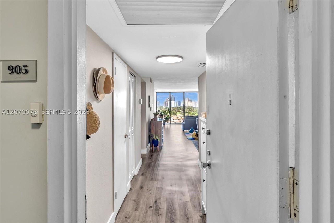 3375 N Country Club Dr #905