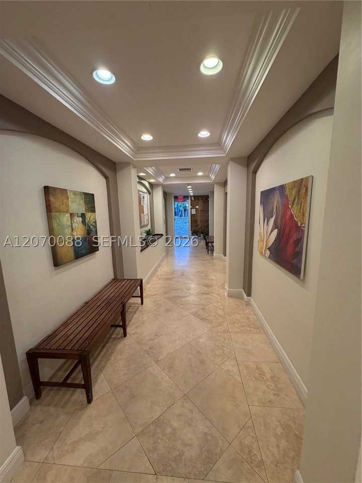 2640 Ne 135th St #202 - Photo 3 of 19