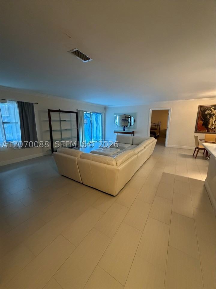 2640 Ne 135th St #202 - Photo 6 of 19