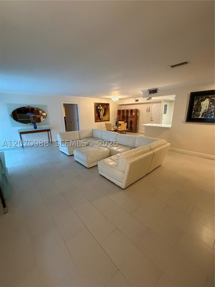 2640 Ne 135th St #202 - Photo 7 of 19