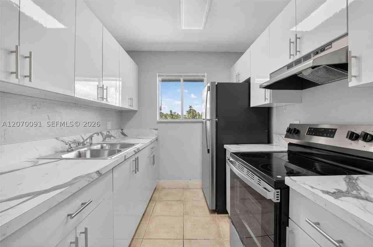 2201 Catherine Dr #3 - Photo 3 of 29