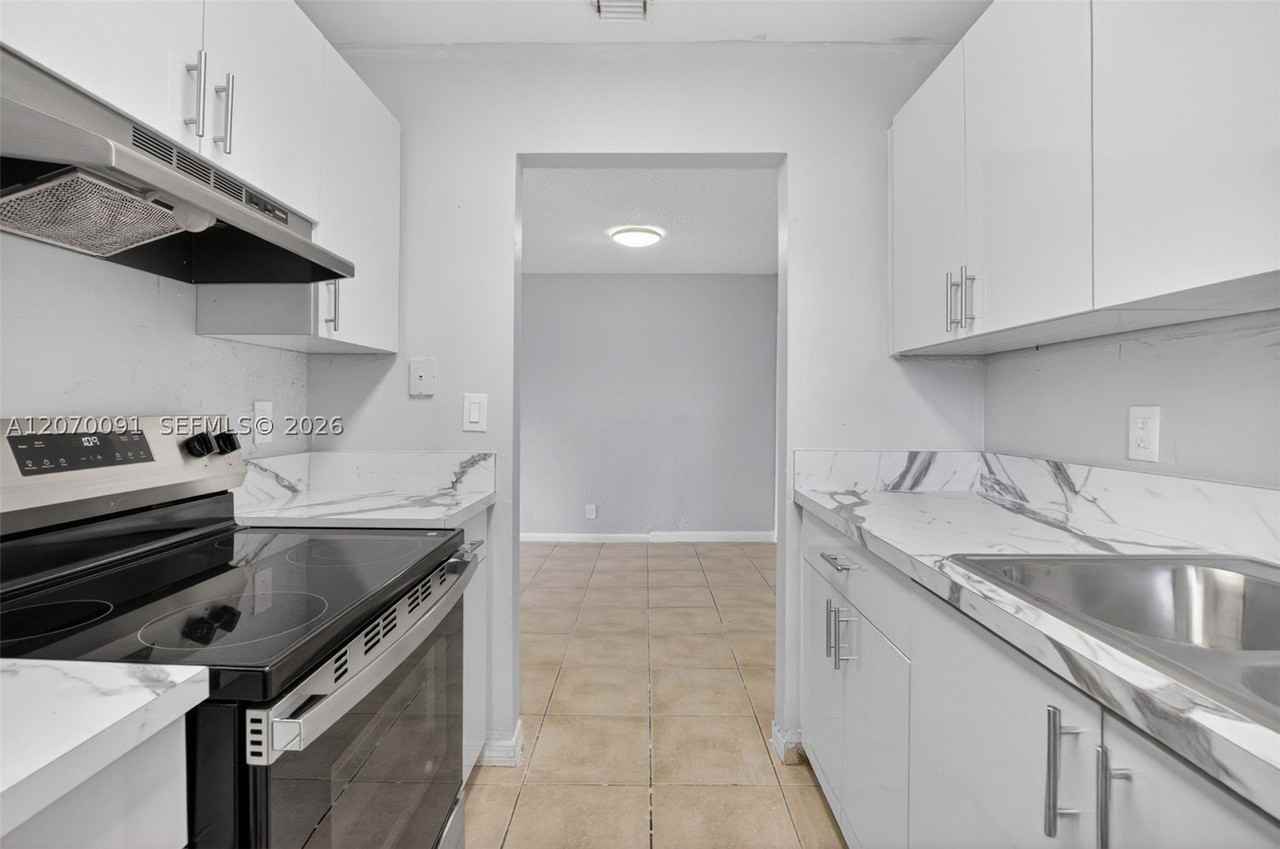 2201 Catherine Dr #3 - Photo 7 of 29