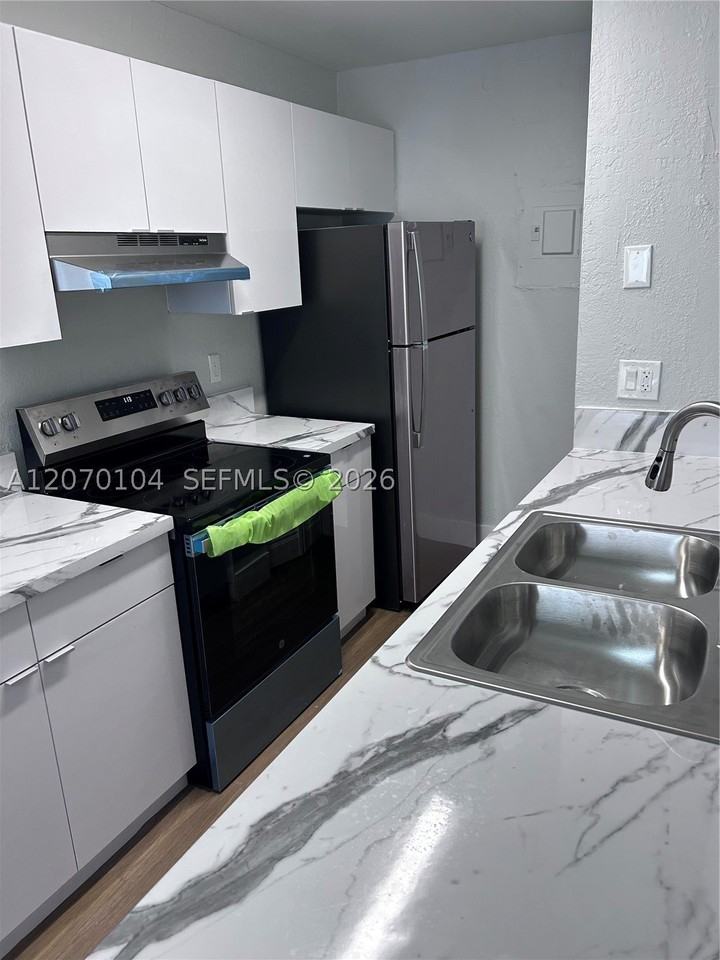 2181 Catherine Dr #2 - Photo 2 of 16