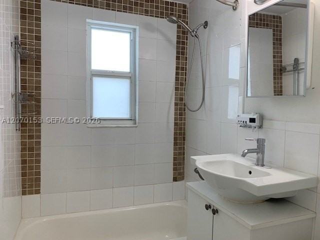 7207 Bay Dr #23 - Photo 5 of 16