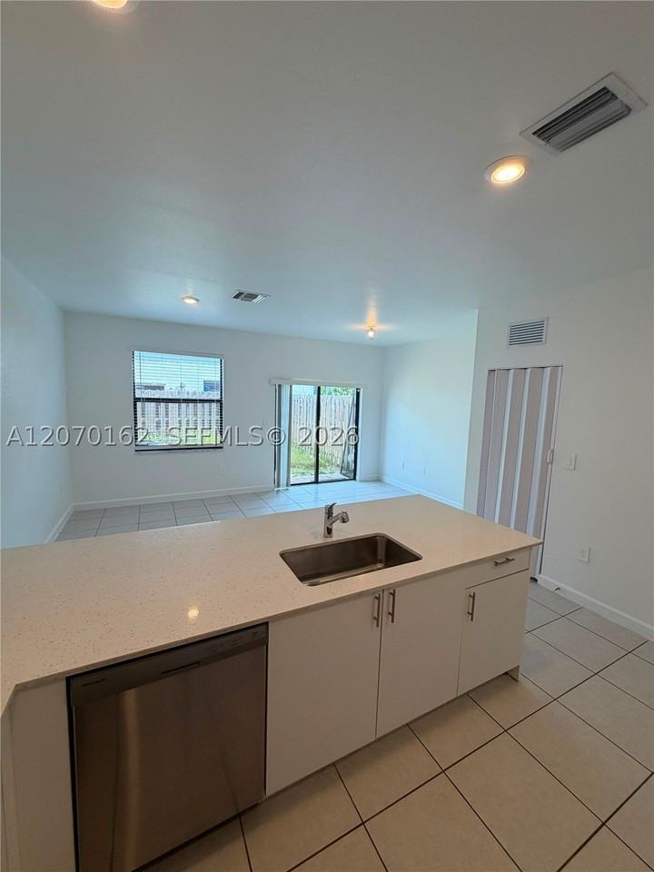 11863 Sw 247th Ter #11863 - Photo 2 of 13