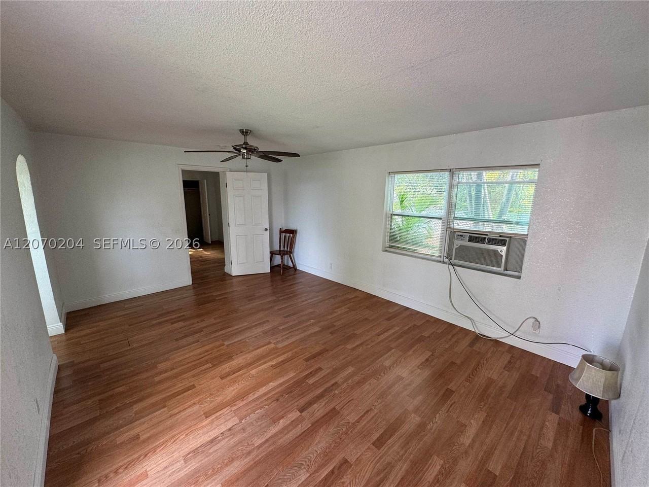1018 N 17th Ct #2B - Photo 6 of 11