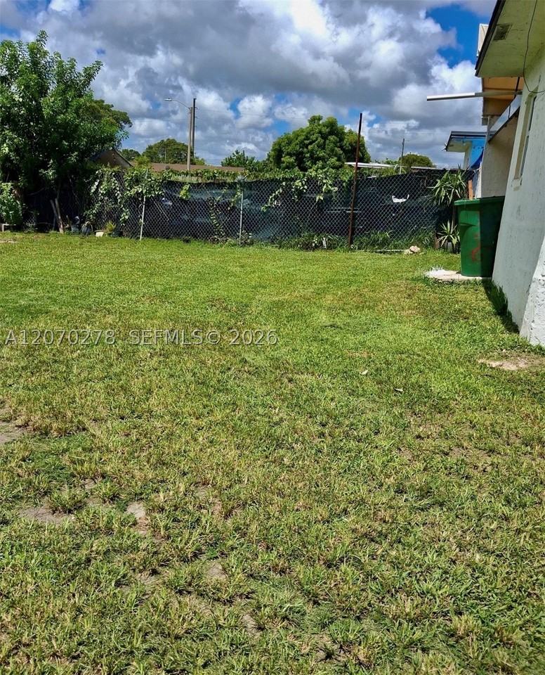 10550 Sw 174th Ter #10550 - Photo 2 of 3