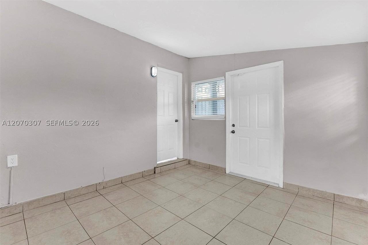 551 Nw 30th Ter - Photo 6 of 30