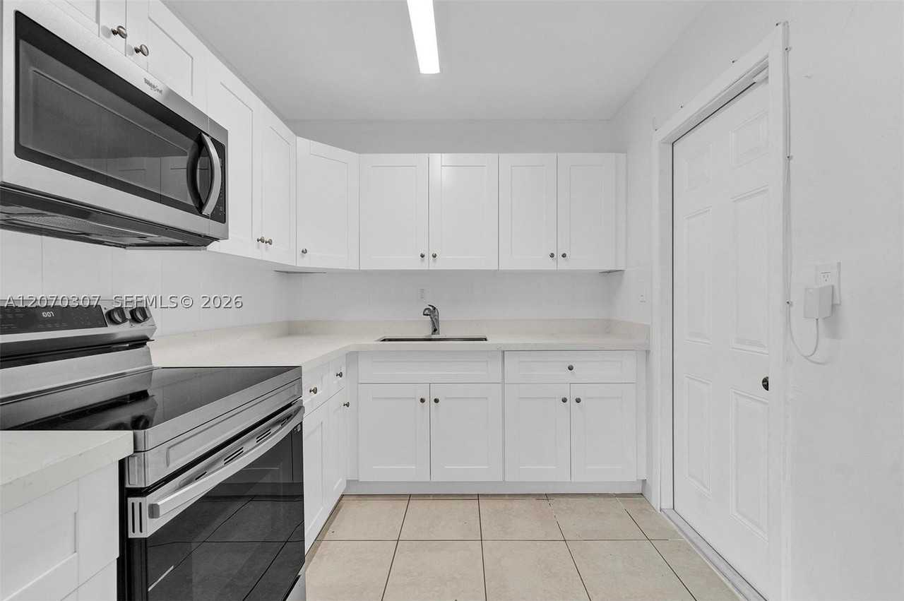 551 Nw 30th Ter - Photo 7 of 30