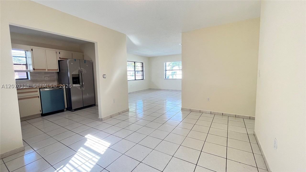 2820 Sw 25th St #2820 - Photo 5 of 17