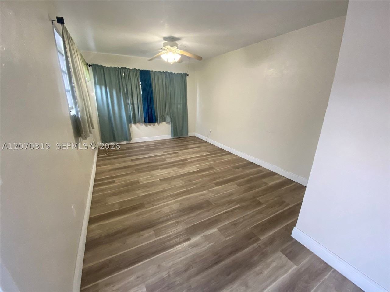 350 Sw 34th Ave - Photo 4 of 9
