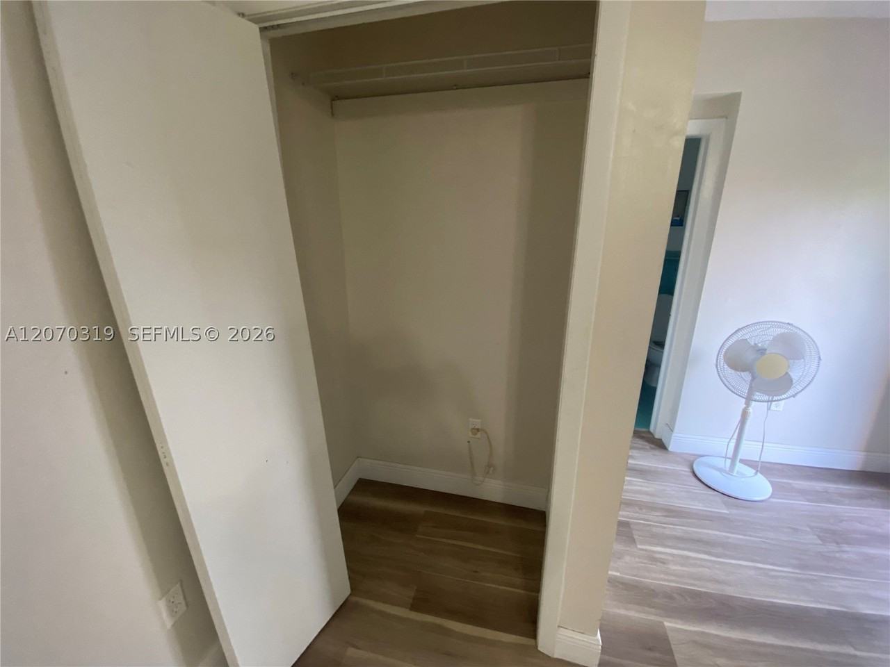 350 Sw 34th Ave - Photo 5 of 9