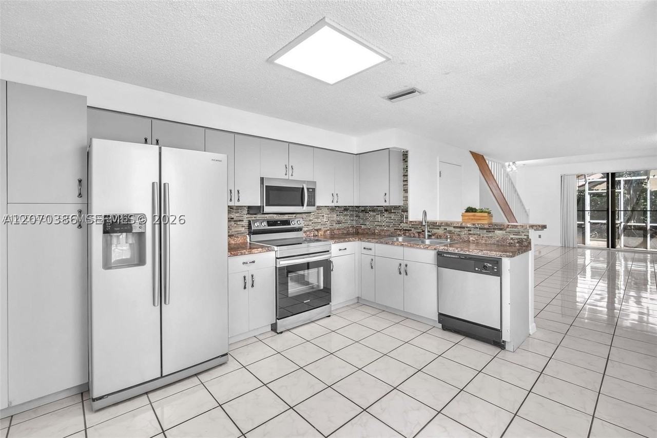 800 Sorrento Dr #2 - Photo 2 of 39