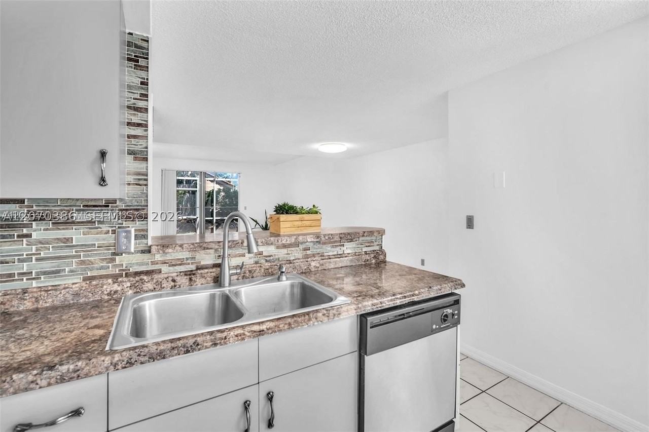 800 Sorrento Dr #2 - Photo 4 of 39