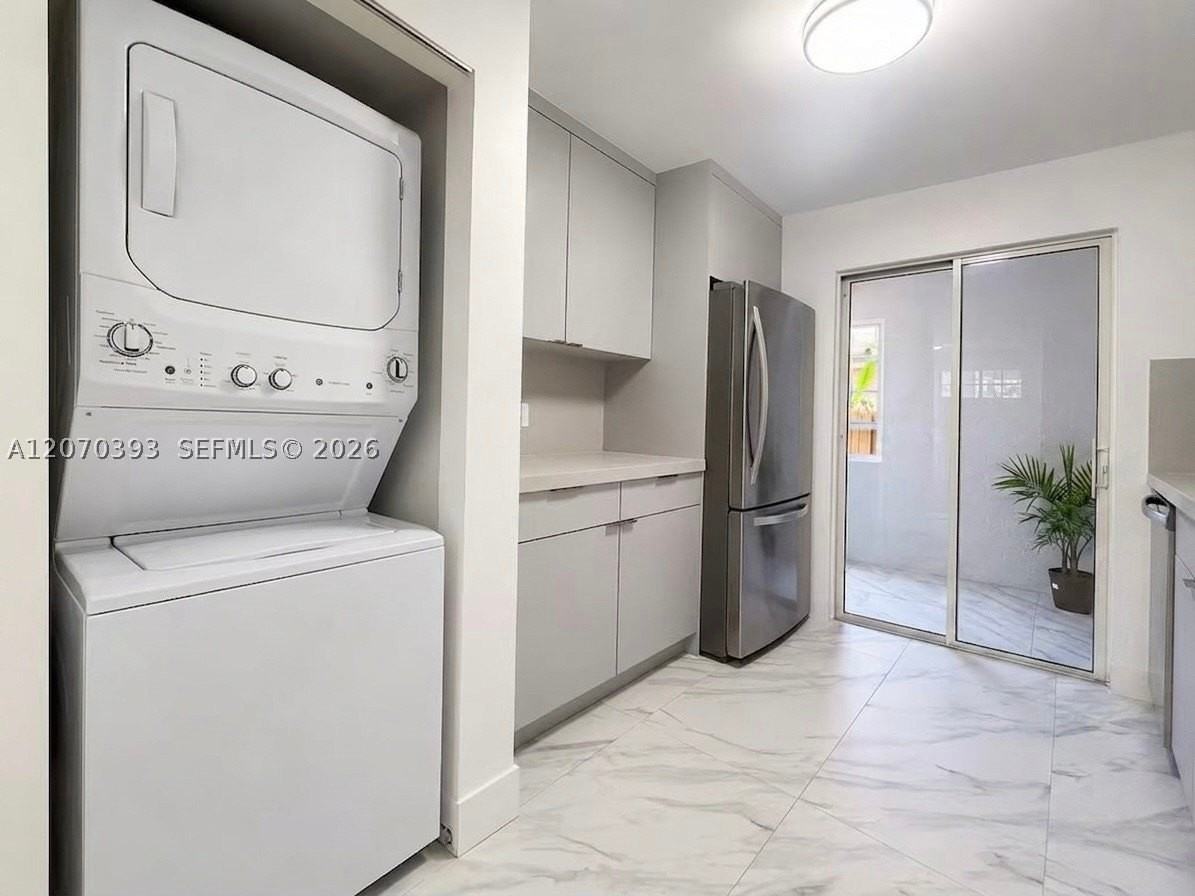 1270 W 42nd St #A103 - Photo 5 of 14