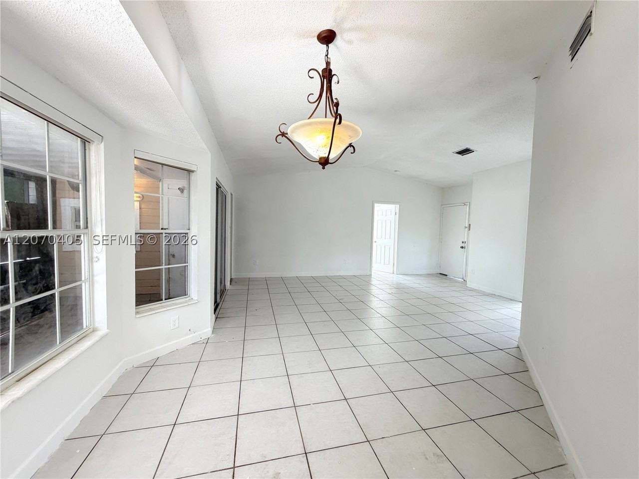 9850 W Heather Ln - Photo 3 of 20
