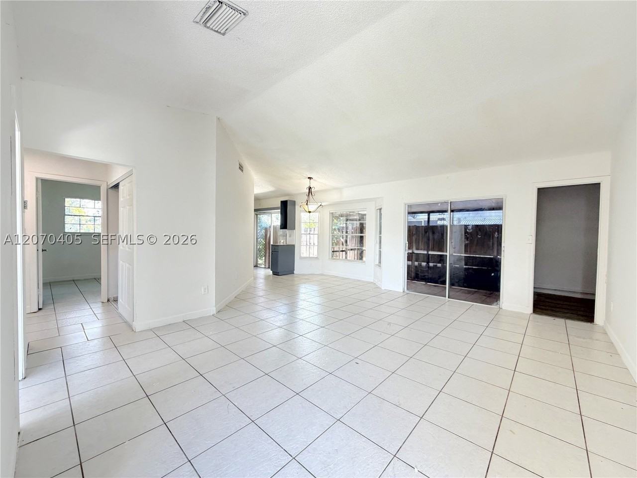 9850 W Heather Ln - Photo 4 of 20