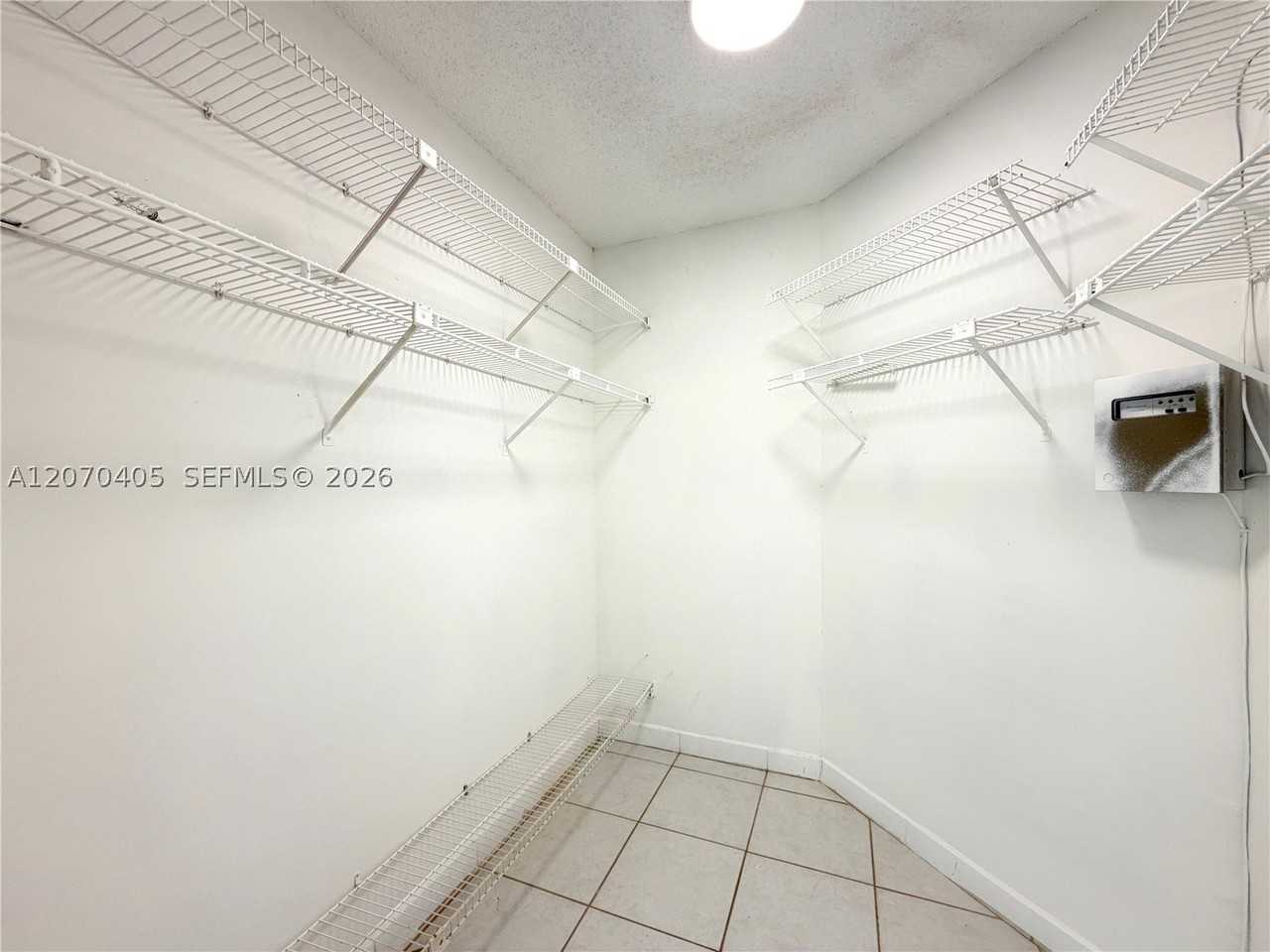 9850 W Heather Ln - Photo 7 of 20