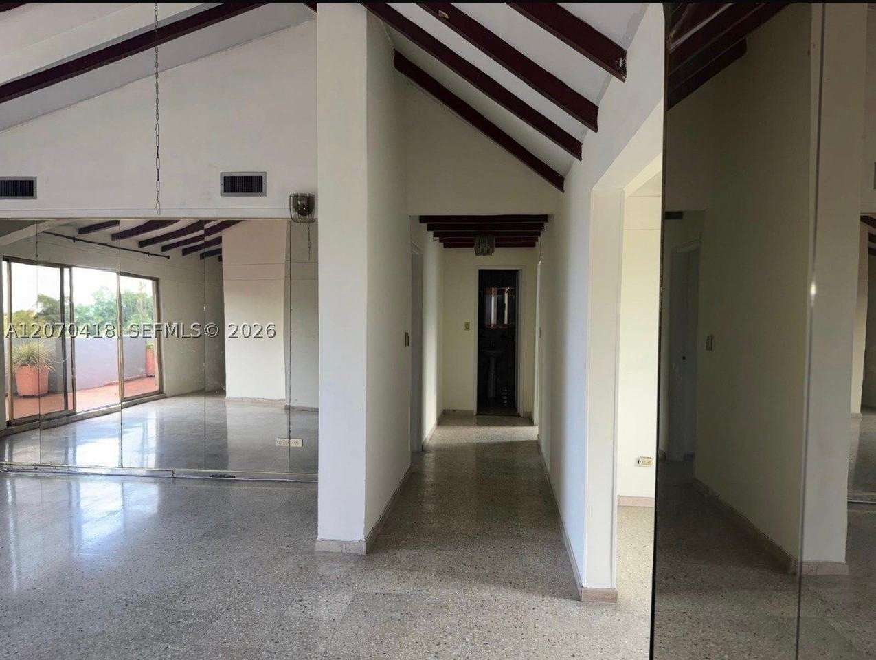 Avenida 2A N 38N-21 #501 - Photo 2 of 20