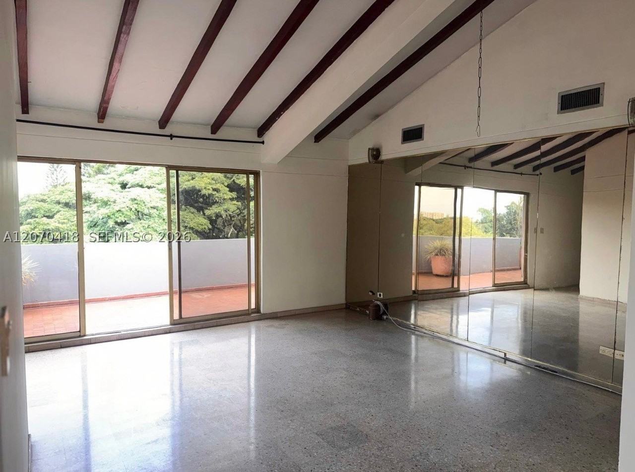 Avenida 2A N 38N-21 #501 - Photo 3 of 20