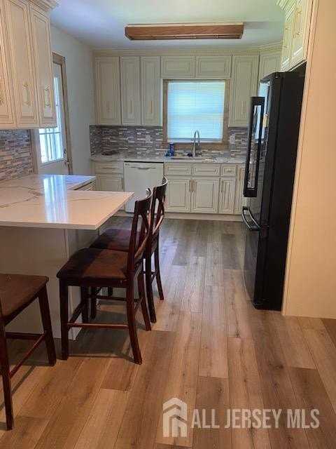 204 Marlin Dr - Photo 2 of 11