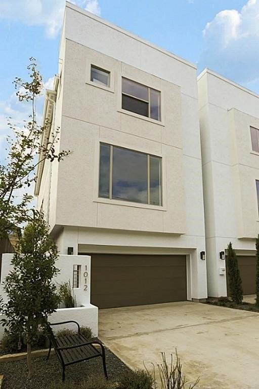 1012 Stanford St - Photo 2 of 24