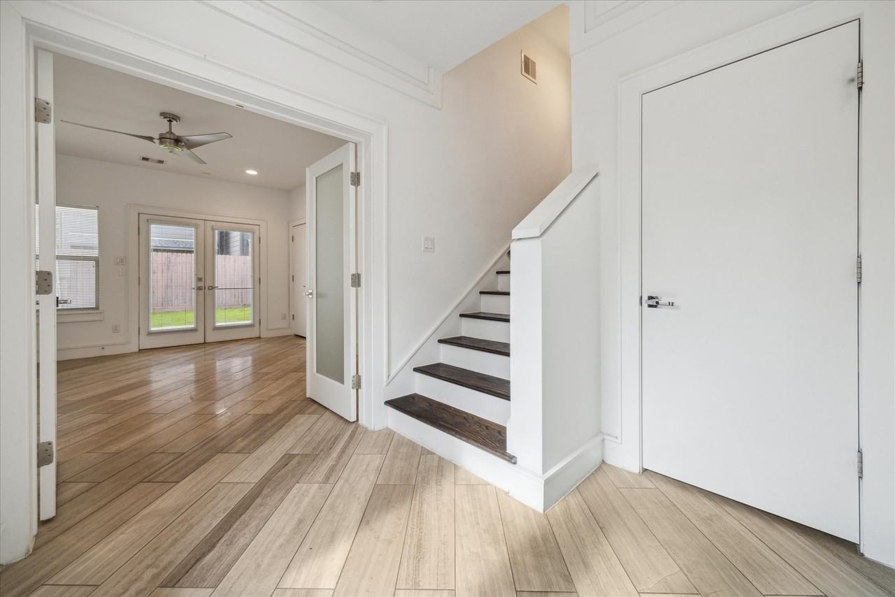 1012 Stanford St - Photo 4 of 24