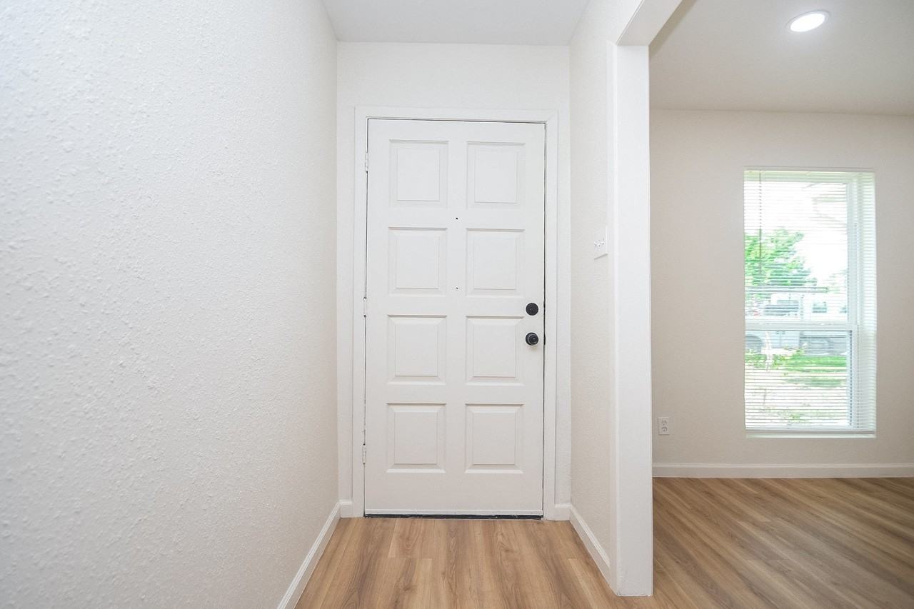 10442 Norton Dr - Photo 4 of 25