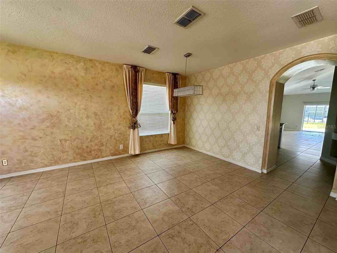 2367 Brewerton Ln - Photo 5 of 23