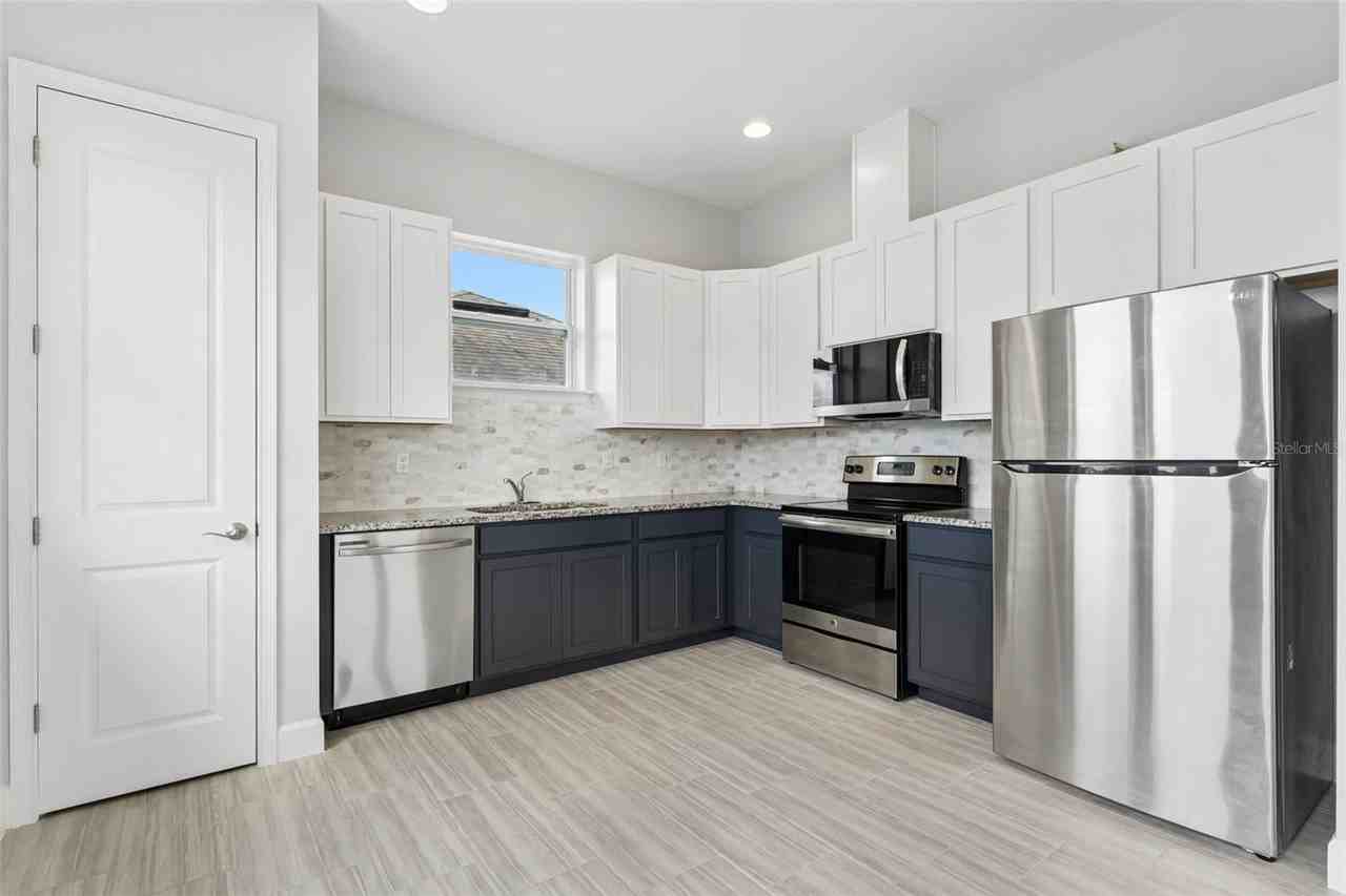 8033 Nemours Pkwy - Photo 4 of 24