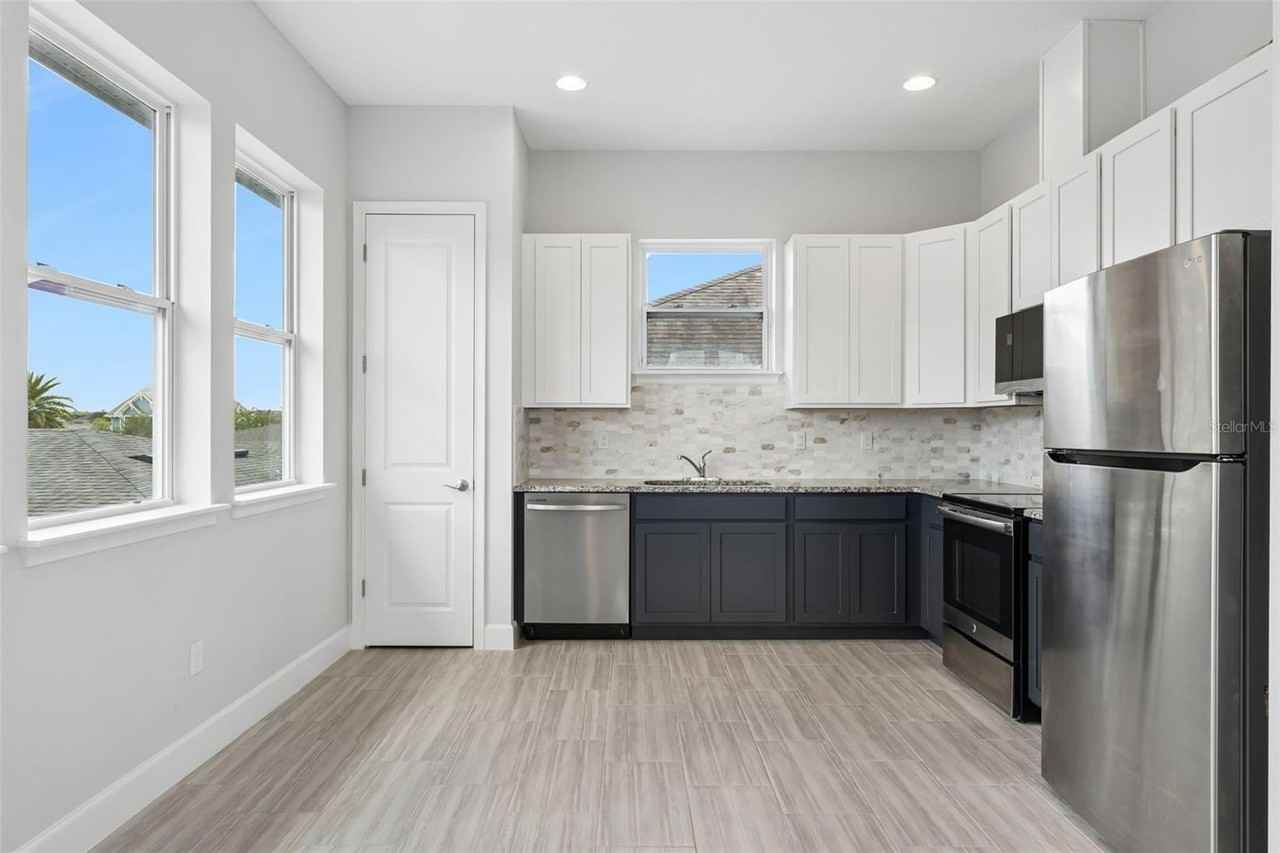 8033 Nemours Pkwy - Photo 5 of 24