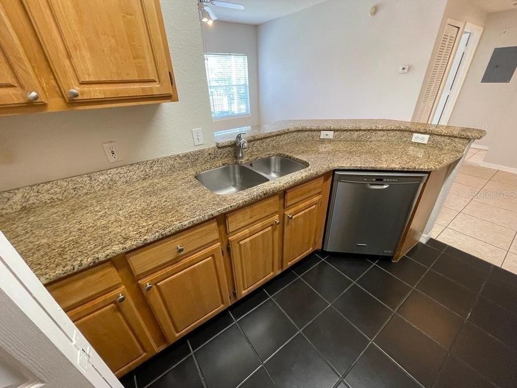 5959 Westgate Dr #1526 - Photo 7 of 36