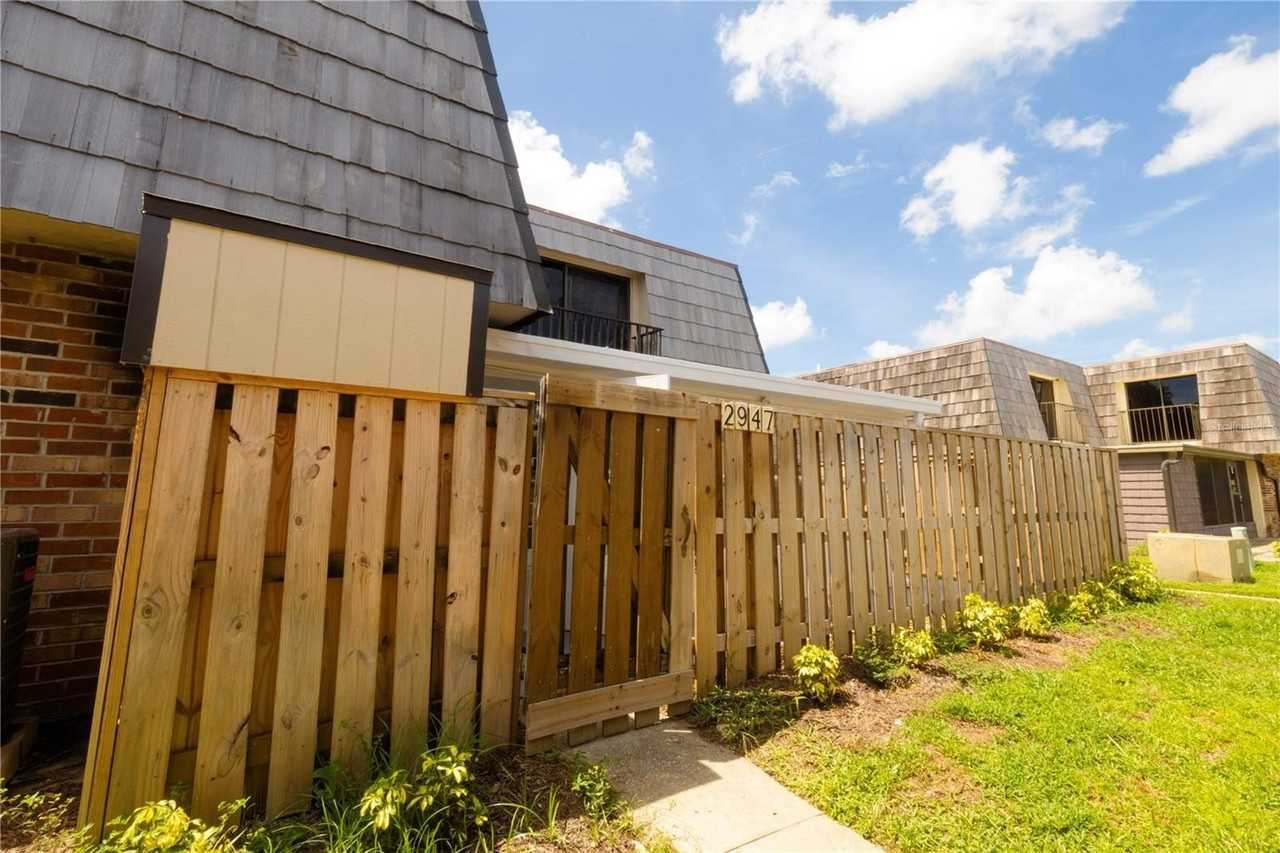 2947 Poplar Ave - Photo 2 of 46