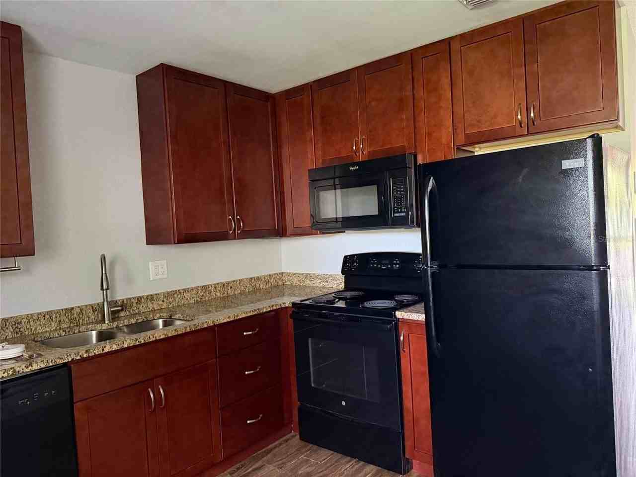 502 Varsity St - Photo 2 of 5