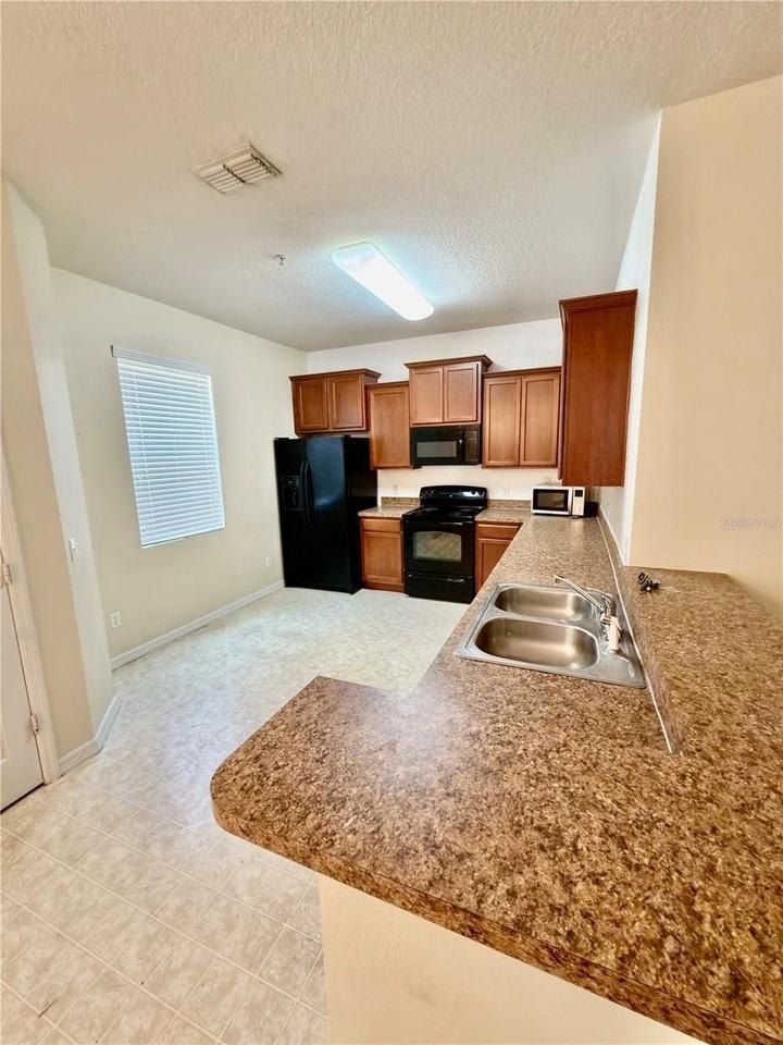 2305 Betsy Ross Ln - Photo 2 of 10