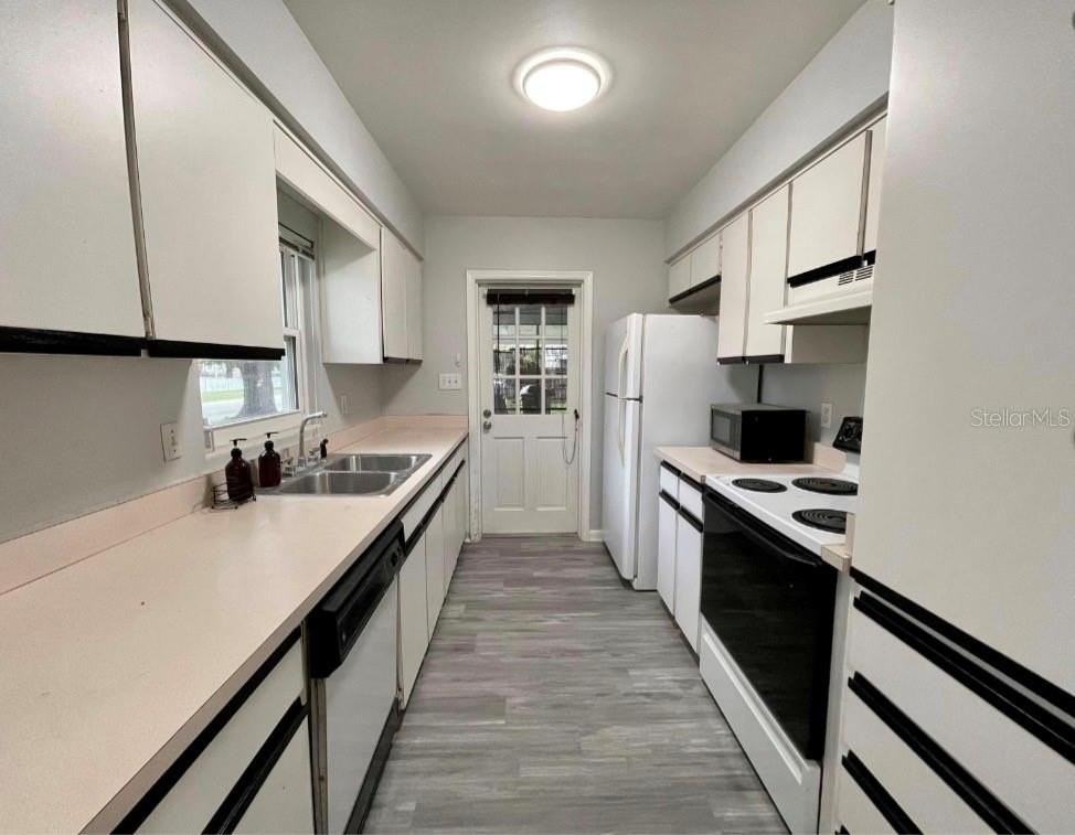 1751 Westchester Ave - Photo 4 of 9