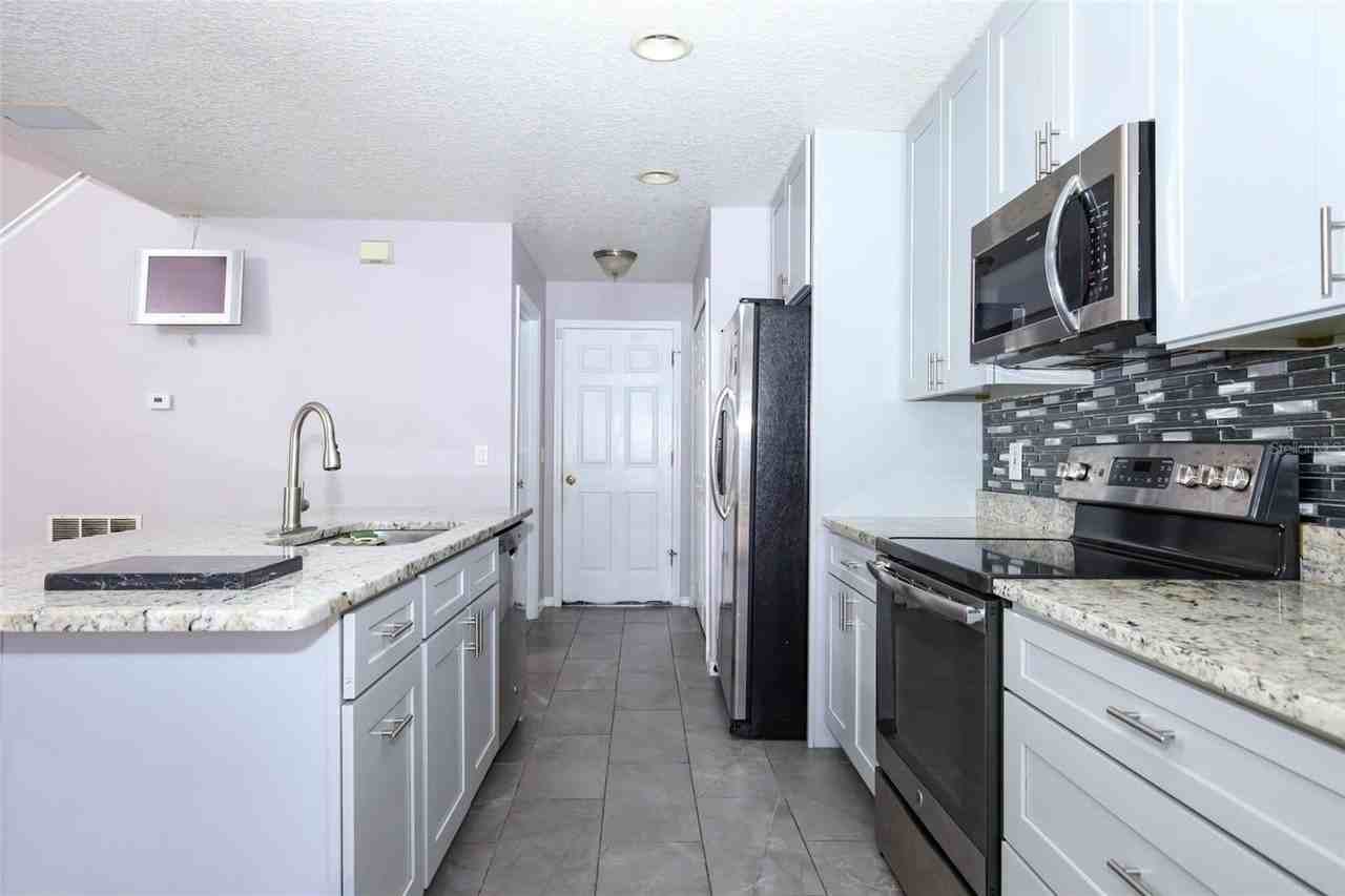 15219 Starleigh Rd - Photo 6 of 26