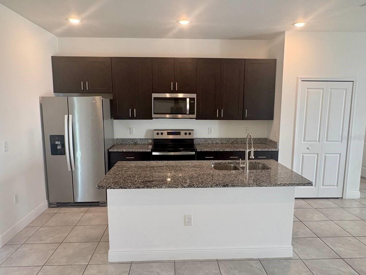 176 Marion Oaks Trl - Photo 3 of 10