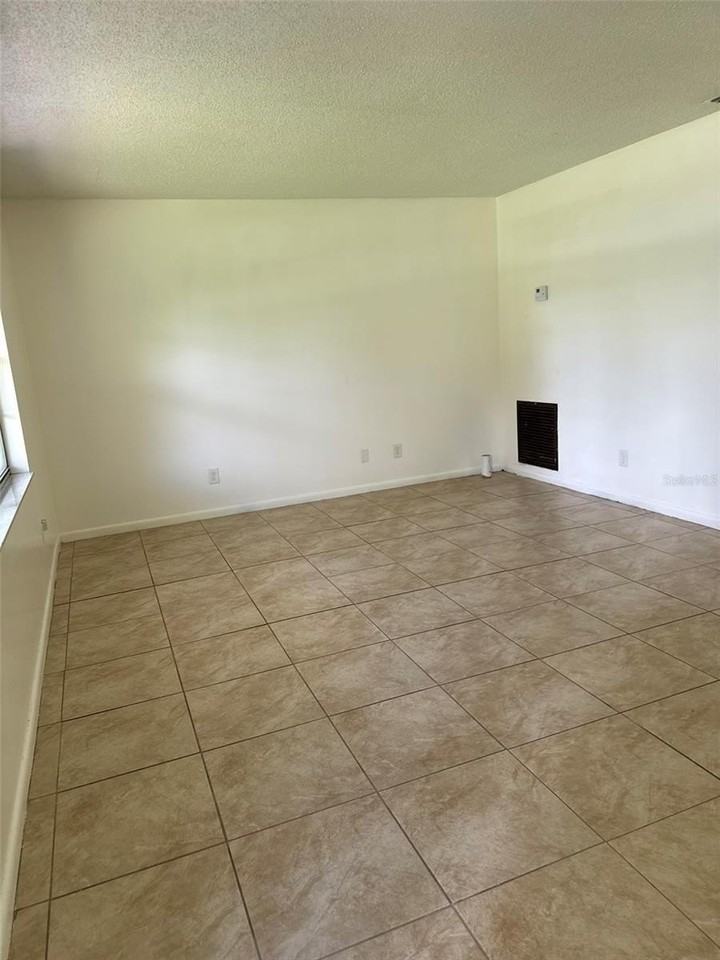 2321 Ne 39th St - Photo 2 of 15