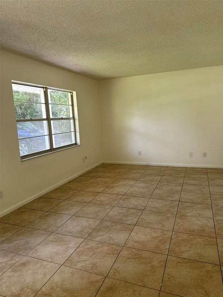 2321 Ne 39th St - Photo 3 of 15
