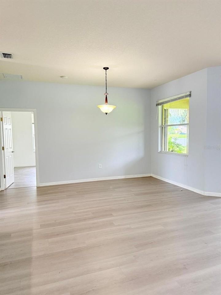 1905 Fairway Loop - Photo 4 of 16