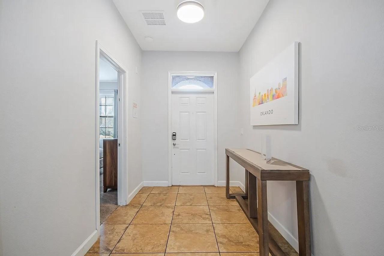1433 Thunderbird Rd - Photo 2 of 50