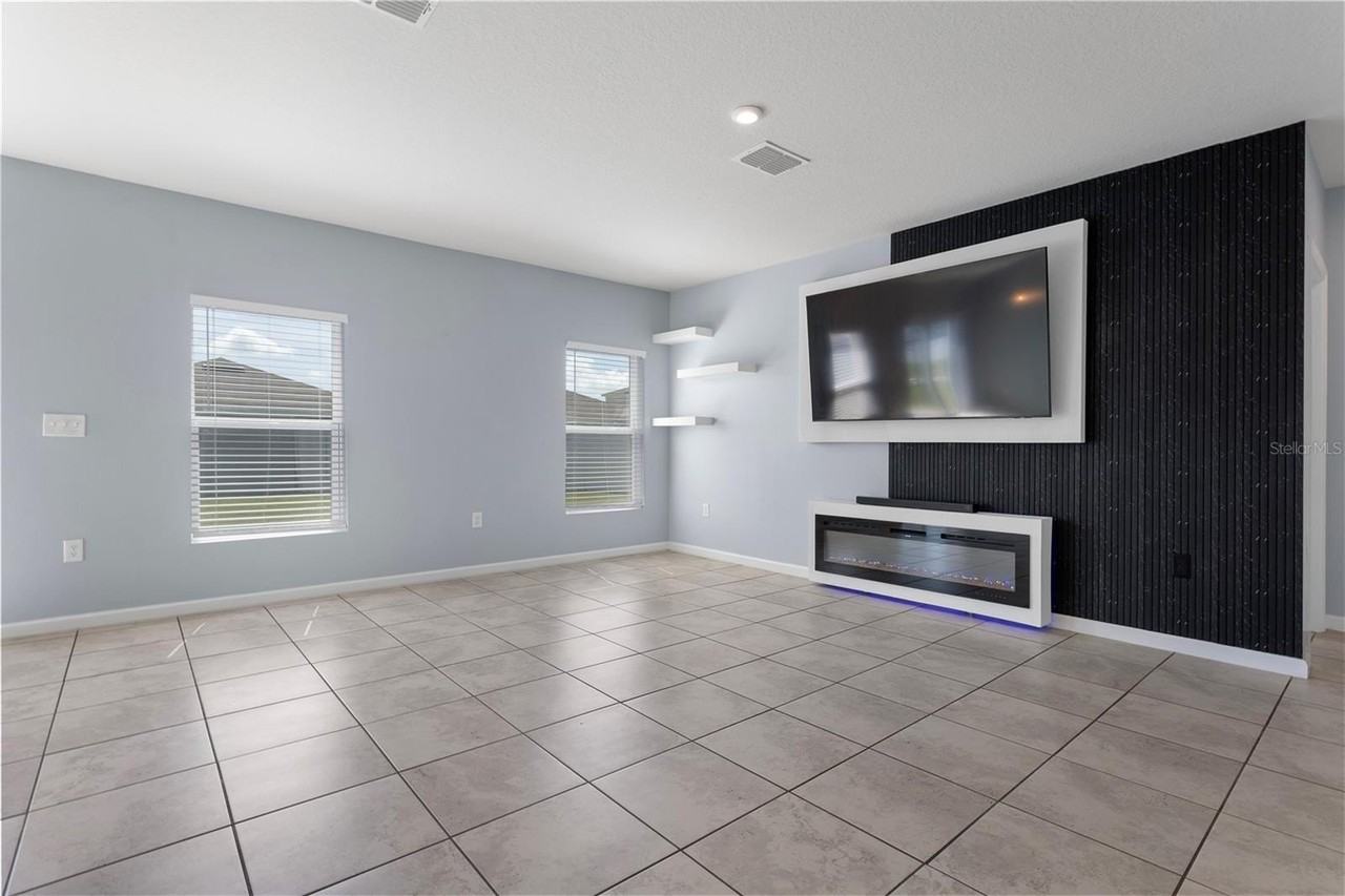 1582 Finnigan Cir - Photo 5 of 29