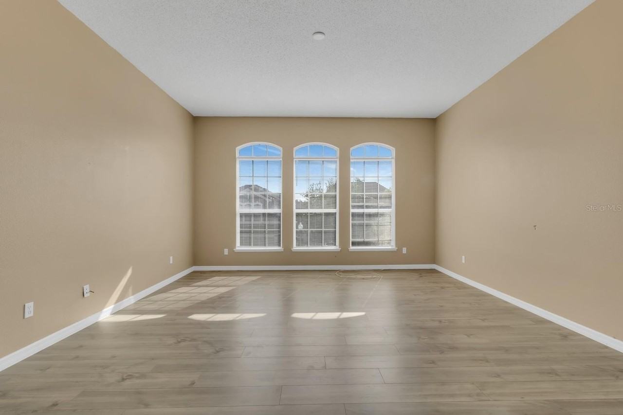 2827 Sand Arbor Cir - Photo 2 of 8