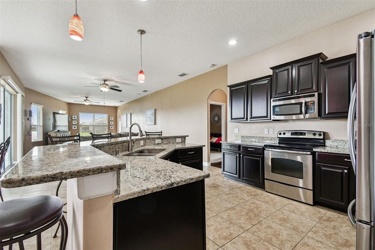 205 Orange Mill Ave - Photo 3 of 50