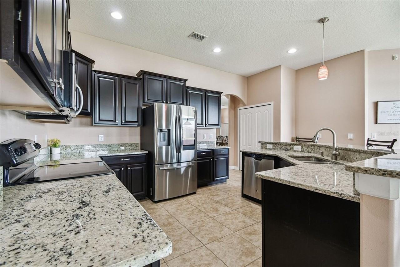 205 Orange Mill Ave - Photo 7 of 50